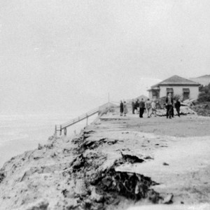 Erosion at Main Beach after the 1954 cyclone Dawn Rix photographer