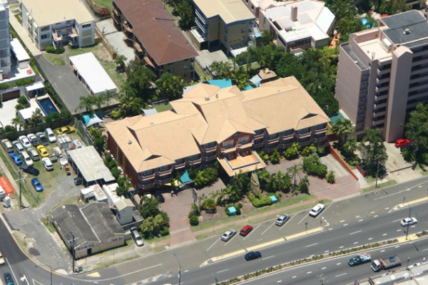 Aerial view over Miami Ice and the Outrigger Resort, Gold Coast Highway, Miami, Queensland, 2005 Graham Weeks, photographer Image number LS-LSP-CD677-IMG0002