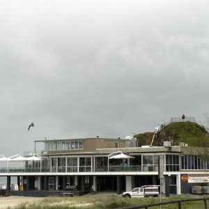 Currumbin Beach Vikings Surf Life Saving Club, Pacific Parade, Currumbin, Queensland, with Elephant Rock in the background, February 2007 Patricia Baillie photographer