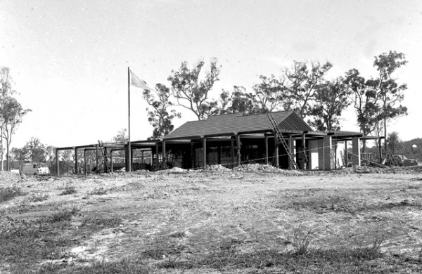 Helensvale Golf Course Clubhouse under construction June 1976 Bob Avery photographer