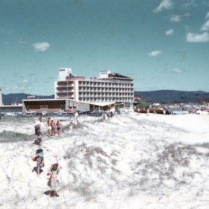 Lennon’s Broadbeach Hotel