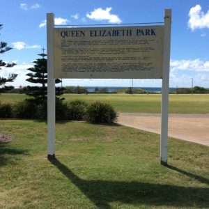 Sign for Queen Elizabeth Park, 2015. Kaikohe Katu, photographer