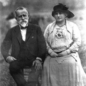 John and Elizabeth Siganto, n.d. Photographer unknown