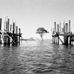 Construction of the Lands End bridge, Biggera Waters, 1960. Photographer Bob Avery